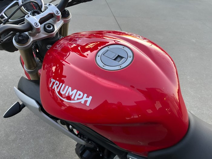 2016 Triumph STREET TRIPLE 660