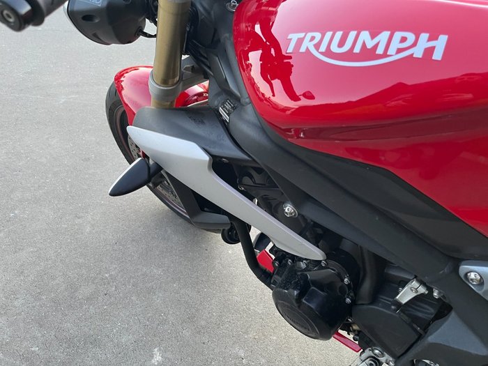 2016 Triumph STREET TRIPLE 660