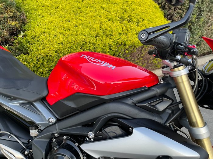 2016 Triumph STREET TRIPLE 660