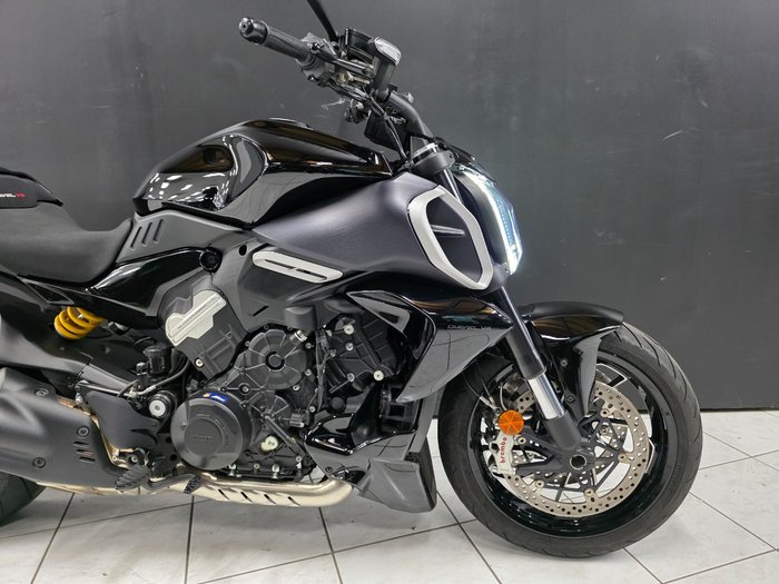 2024 DUCATI DIAVEL V4 Black