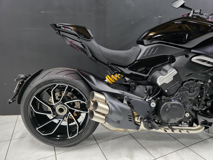 2024 DUCATI DIAVEL V4 Black