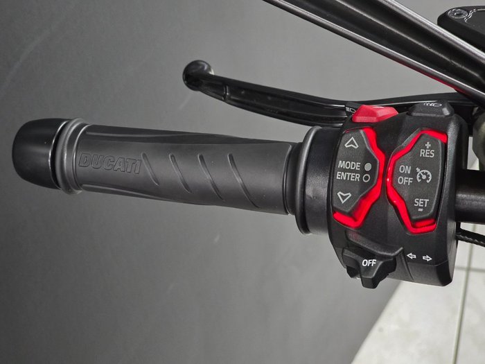 2024 DUCATI DIAVEL V4 Black