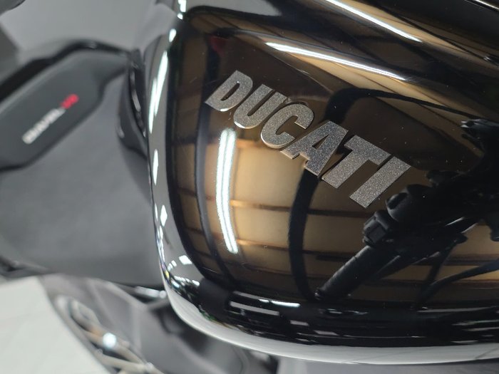 2024 DUCATI DIAVEL V4 Black