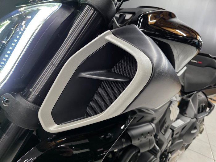 2024 DUCATI DIAVEL V4 Black