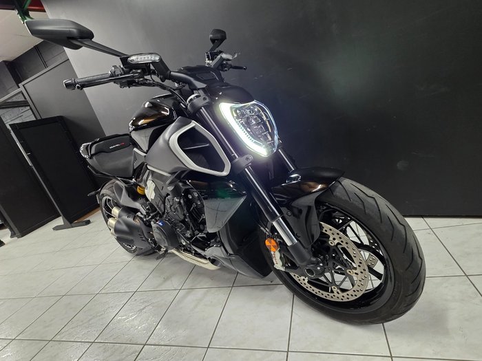 2024 DUCATI DIAVEL V4 Black