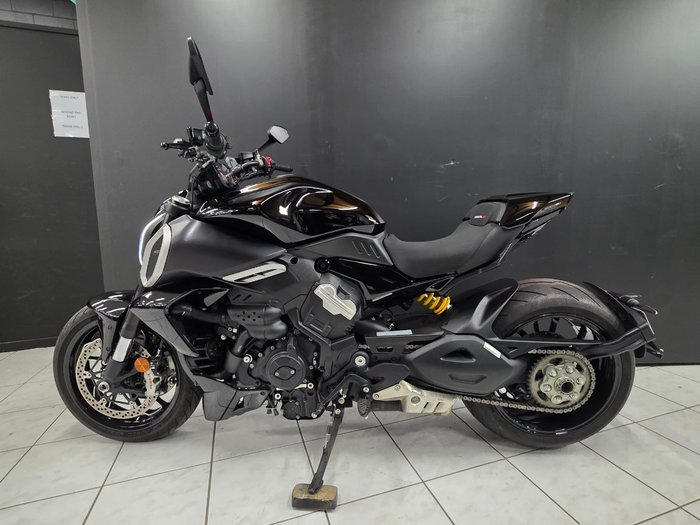 2024 DUCATI DIAVEL V4 Black