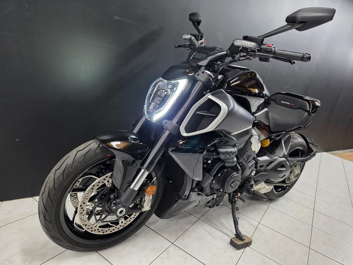 2024 DUCATI DIAVEL V4 Black
