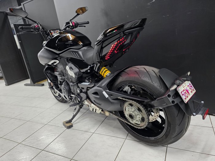2024 DUCATI DIAVEL V4 Black