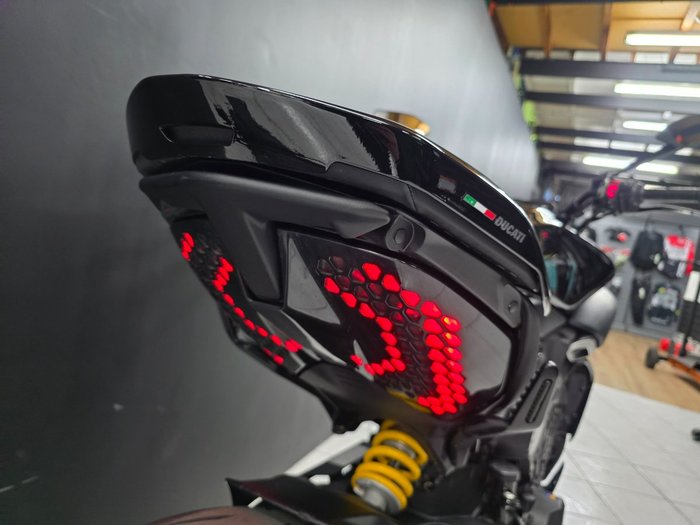 2024 DUCATI DIAVEL V4 Black