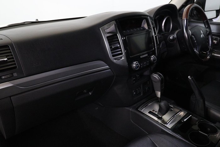 2017 Mitsubishi Pajero Exceed