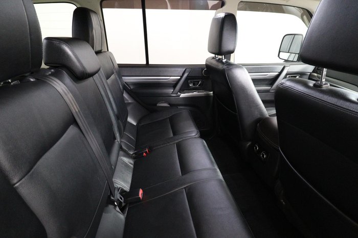2017 Mitsubishi Pajero Exceed