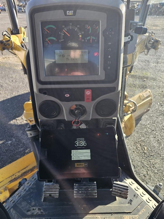 2022 Caterpillar 150 Awd - Mastless Gps Yellow
