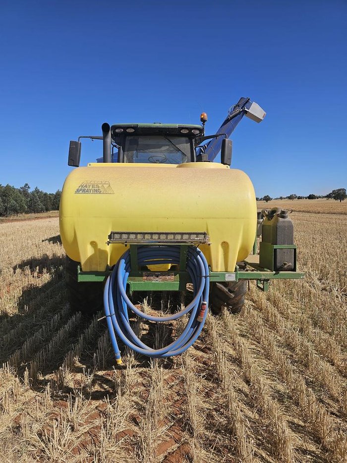 2019 John Deere 7210R Green