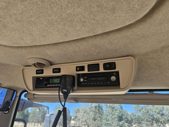 2019 John Deere 7210R Green