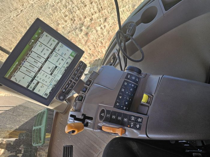 2019 John Deere 7210R Green