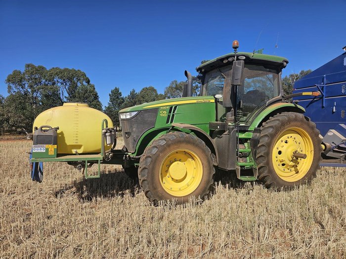 2019 John Deere 7210R Green