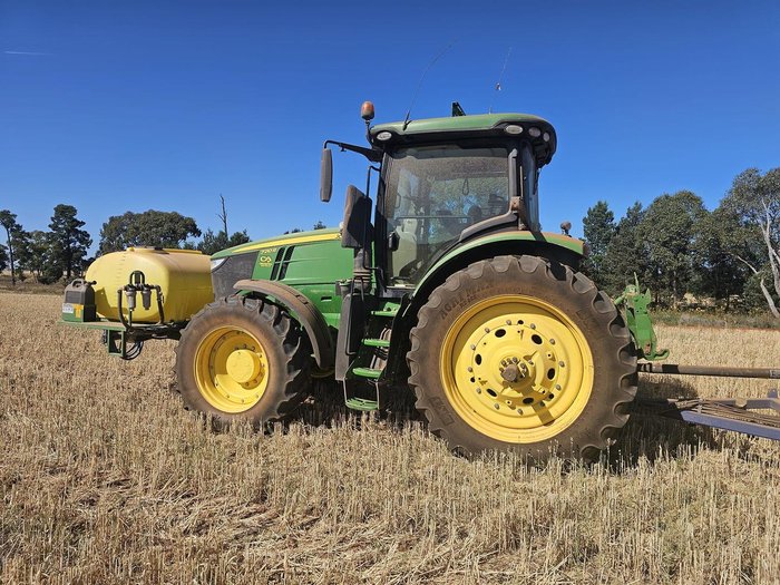2019 John Deere 7210R Green