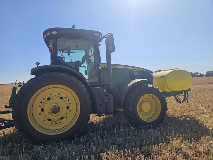 2019 John Deere 7210R Green
