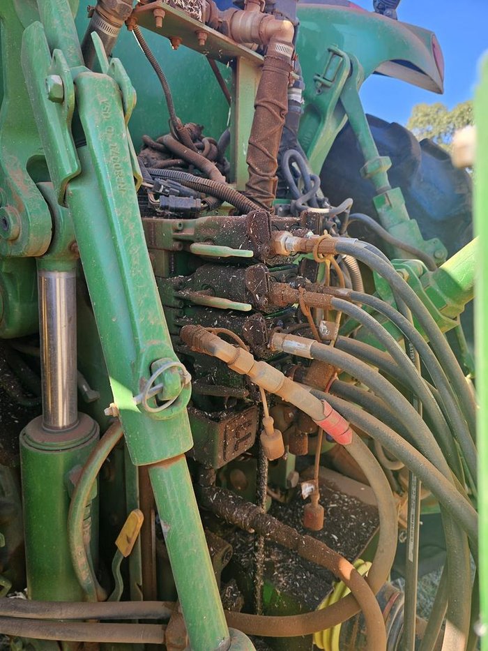 2019 John Deere 7210R Green