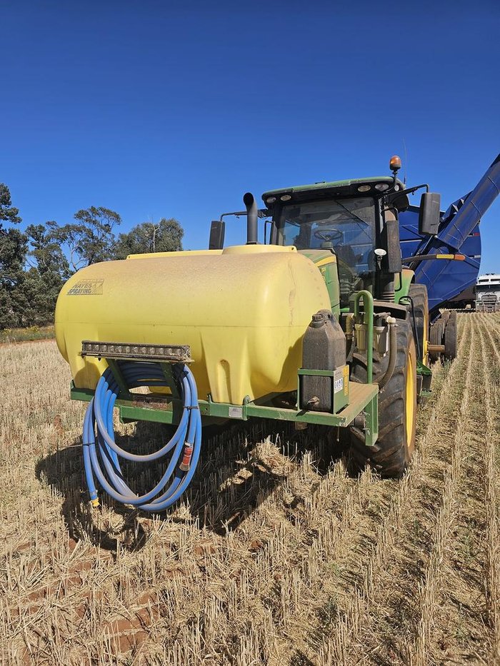 2019 John Deere 7210R Green