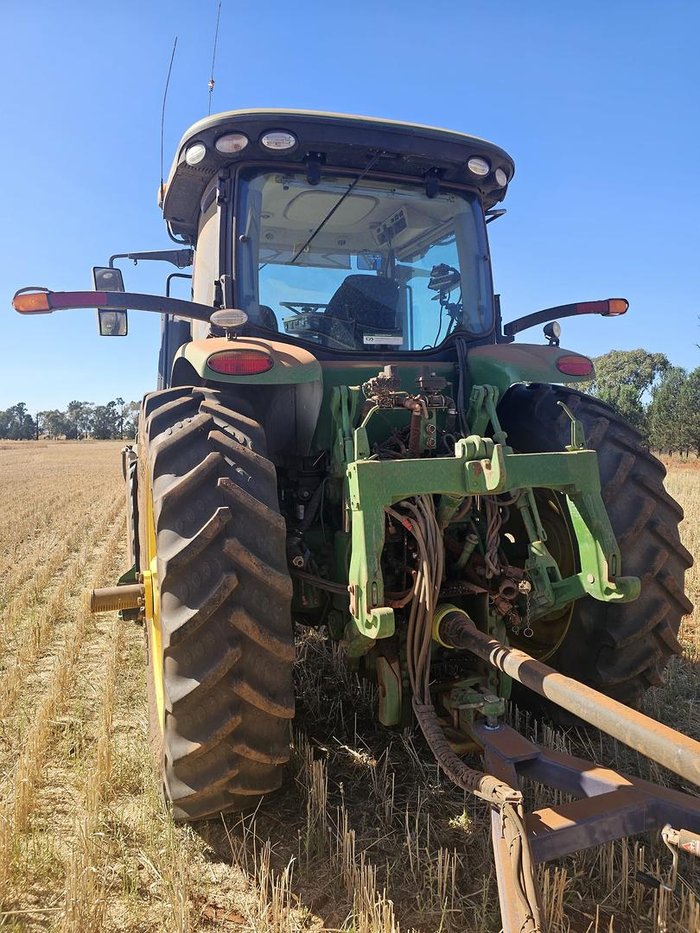 2019 John Deere 7210R Green