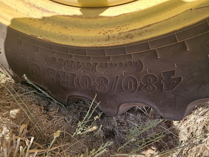 2019 John Deere 7210R Green