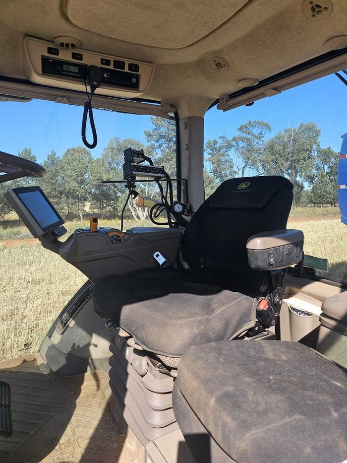 2019 John Deere 7210R Green