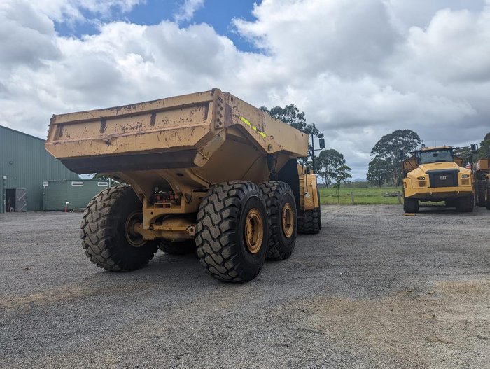 2012 CAT 740B Yellow