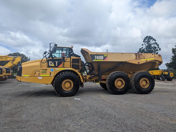 2012 CAT 740B Yellow
