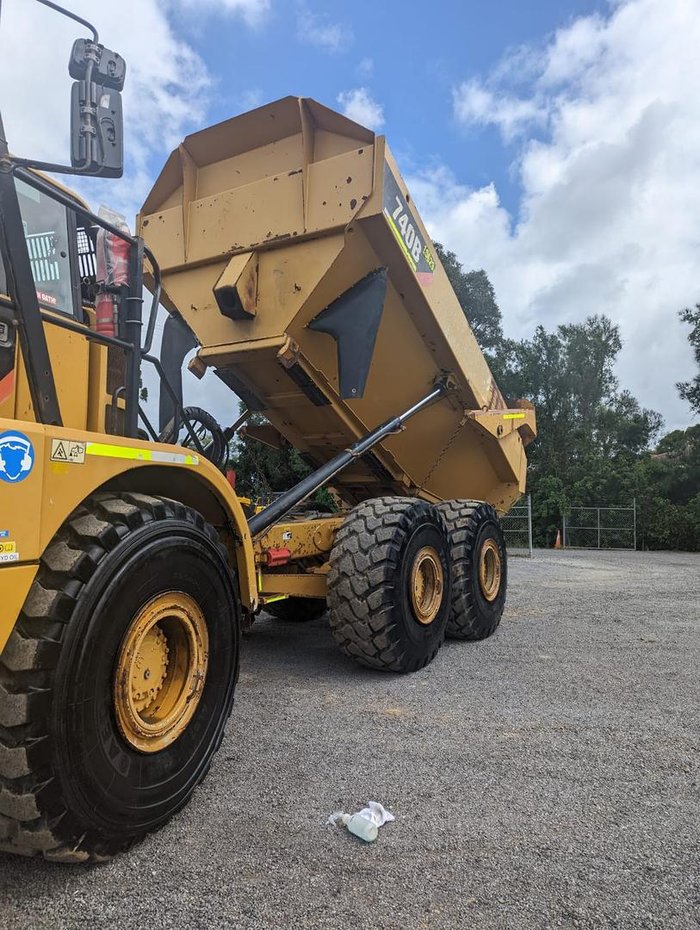 2012 CAT 740B Yellow