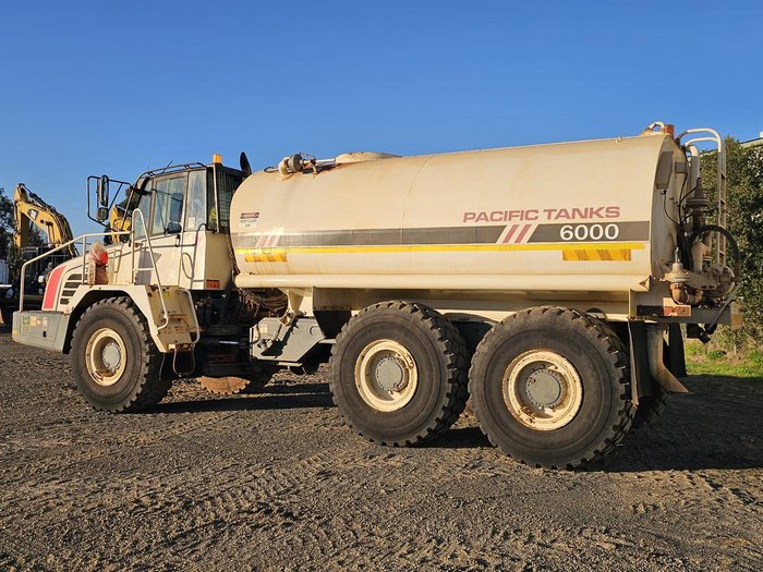 2005 Articulated Truck Terex White