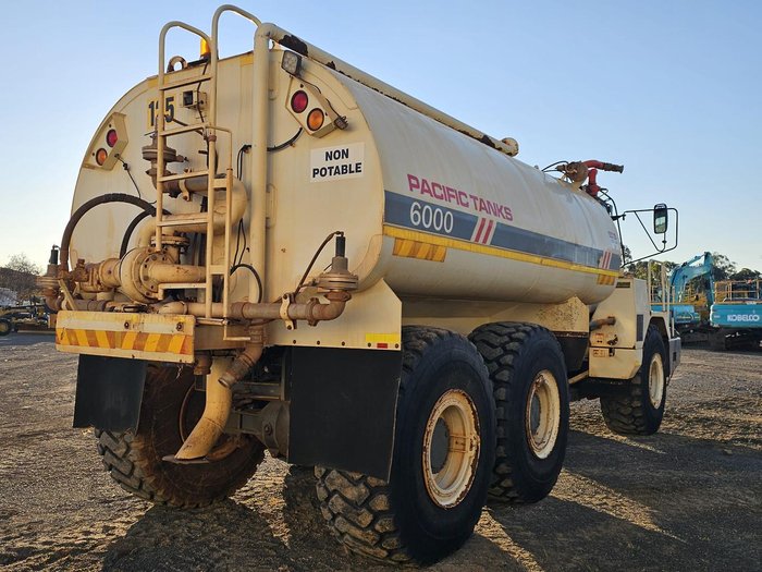 2005 Articulated Truck Terex White