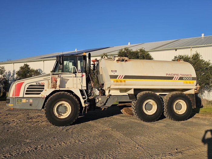 2005 Articulated Truck Terex White