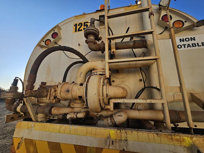 2005 Articulated Truck Terex White