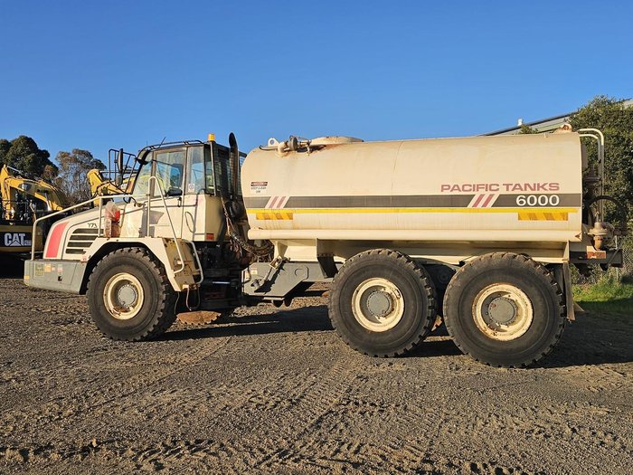 2005 Articulated Truck Terex White