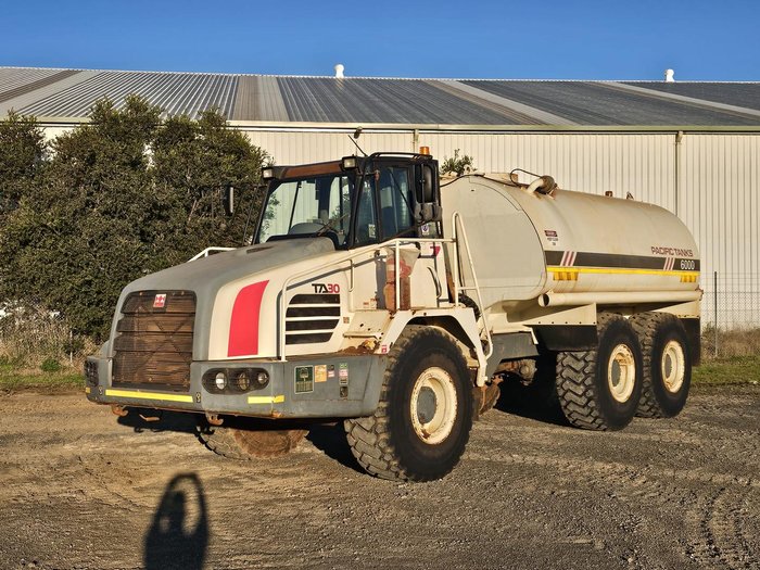 2005 Articulated Truck Terex White