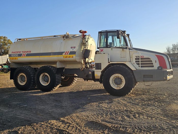 2005 Articulated Truck Terex White