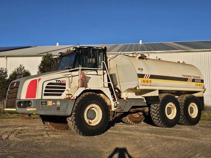 2005 Articulated Truck Terex White