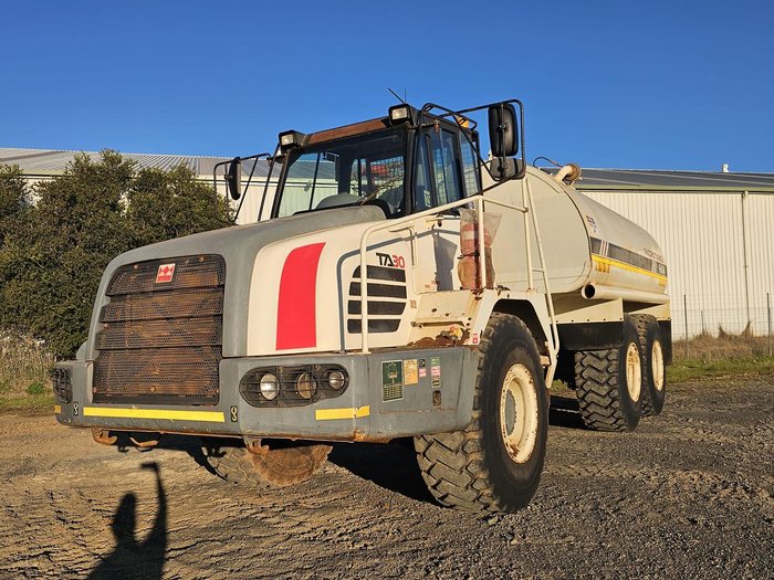 2005 Articulated Truck Terex White