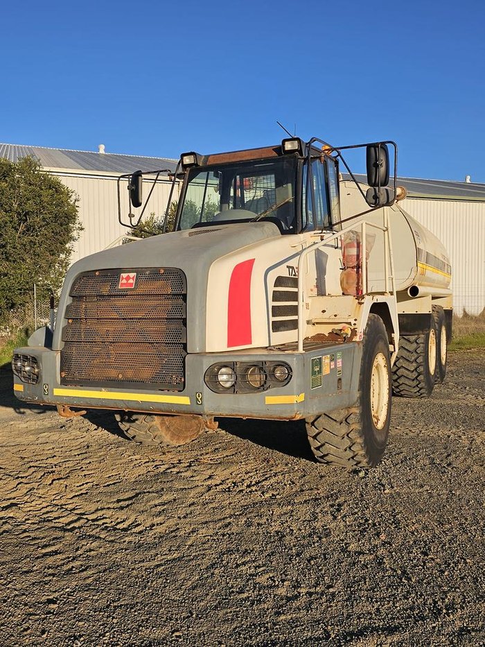 2005 Articulated Truck Terex White