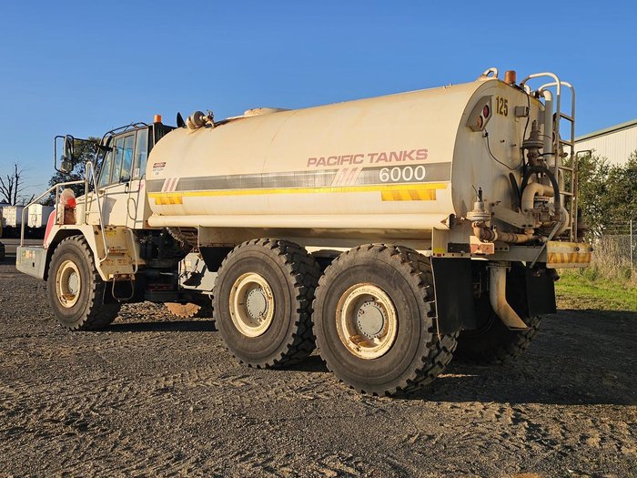 2005 Articulated Truck Terex White