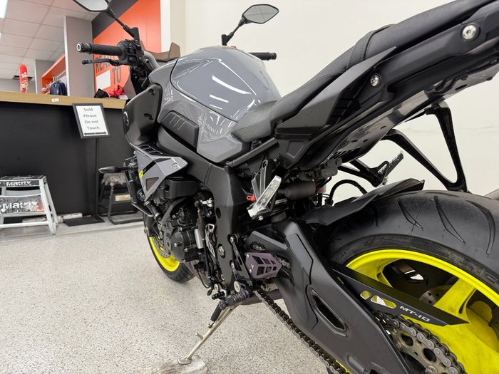 2016 YAMAHA MT-10 grey