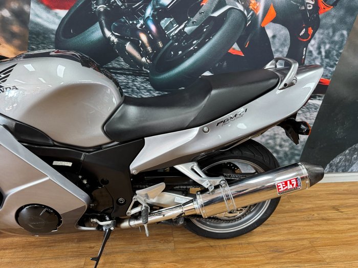 2006 Honda CBR1100XX (SUPER BLACKBIRD) GREY