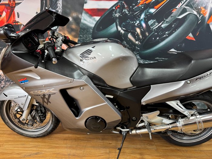2006 Honda CBR1100XX (SUPER BLACKBIRD) GREY