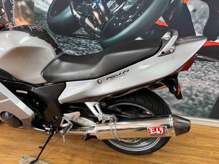 2006 Honda CBR1100XX (SUPER BLACKBIRD) GREY