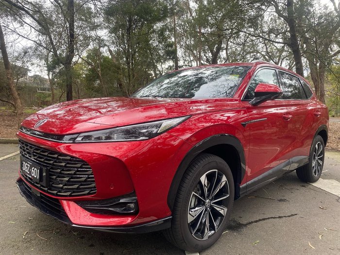 2025 MG HS Essence AS33 MY25 Diamond Red