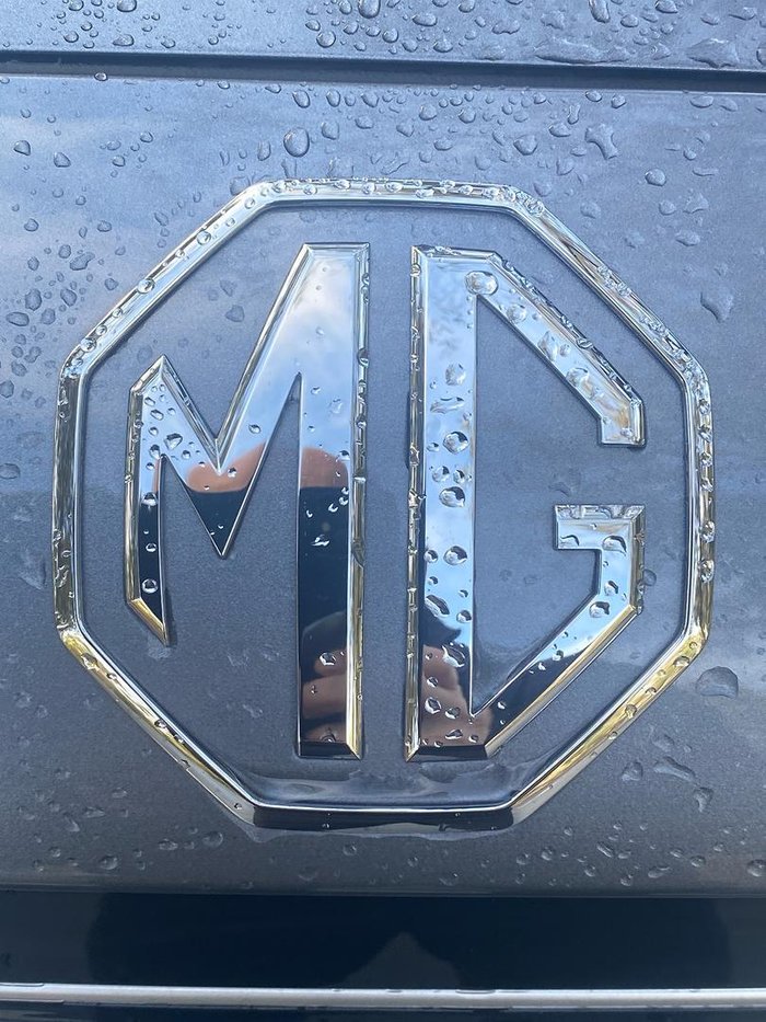 2025 MG HS Essence