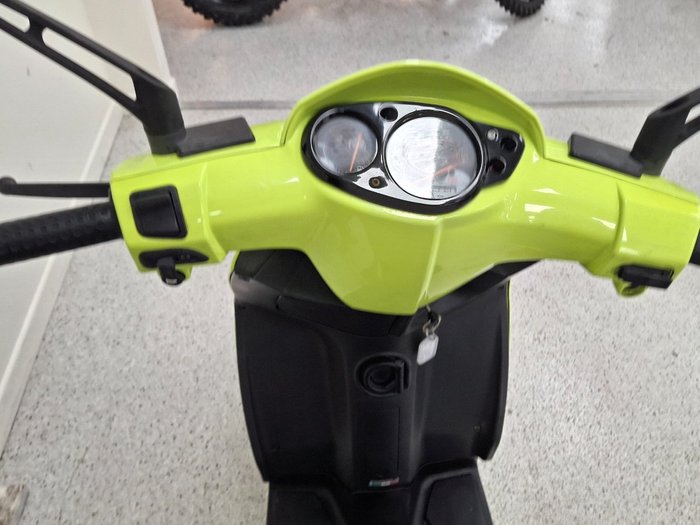 2011 APRILIA SPORTCITY ONE 50 Green