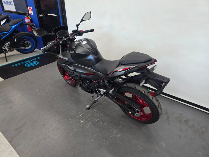 2025 Kawasaki Z500 Red