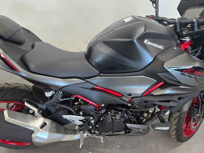 2025 Kawasaki Z500 Red